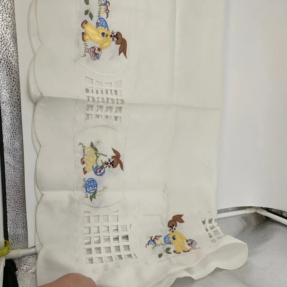 Vintage White Easter Bunny Egg Embroidered Tablecloth Cutwork Scalloped Edge 32